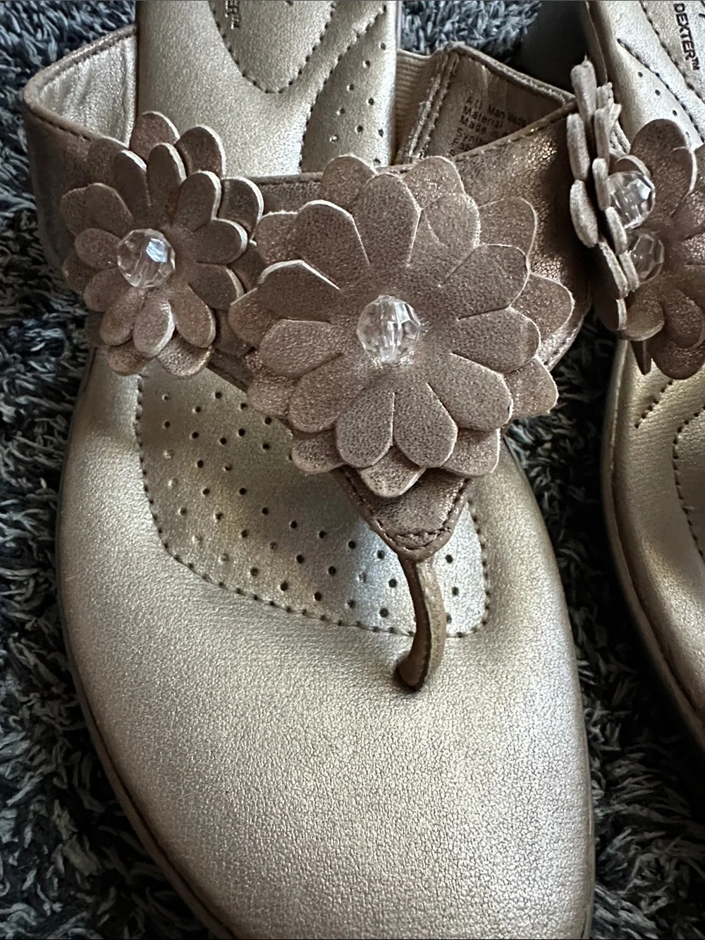 dexflex comfort Women's Metallic Floral Thong Sandals - Champagne Gold